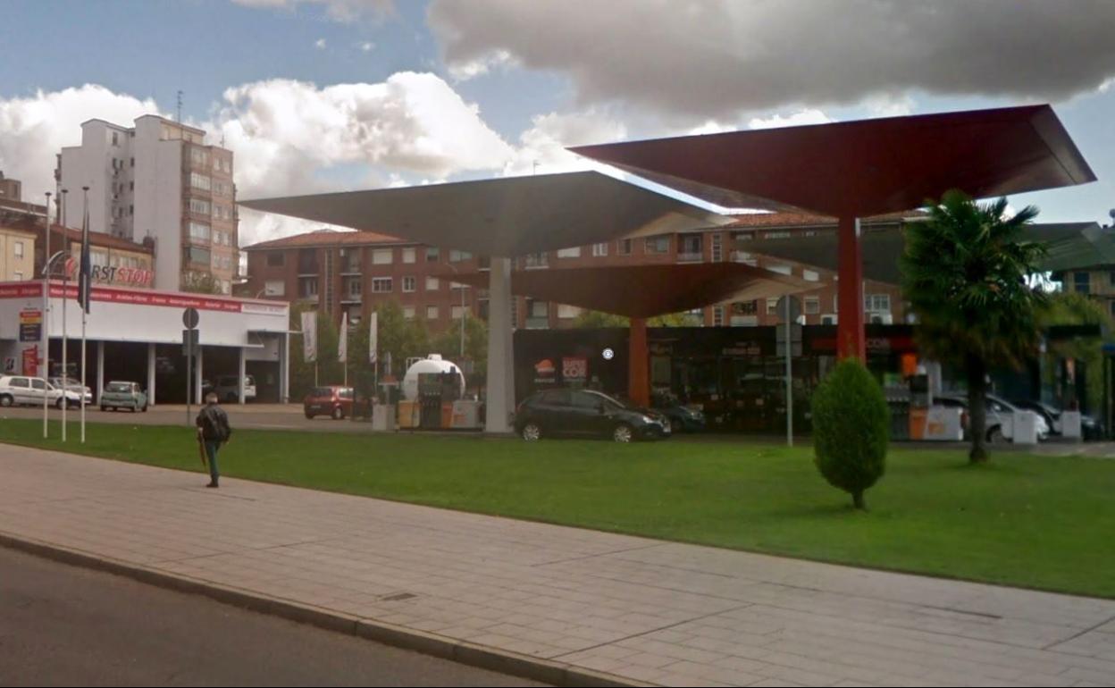 Estación de servicio donde esta persona intentó hurtar varios productos y fue retenido por los empleados.