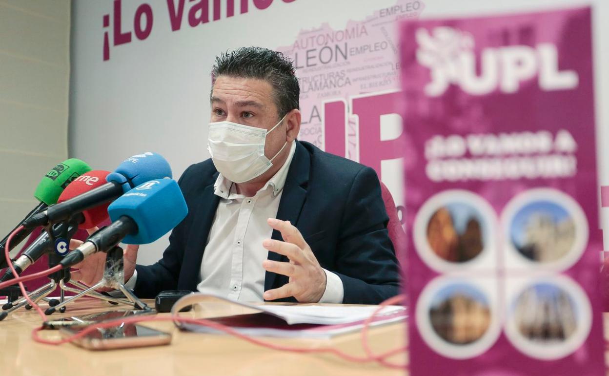 Luis Mariano Santos, este lunes, durante una rueda de prensa. 