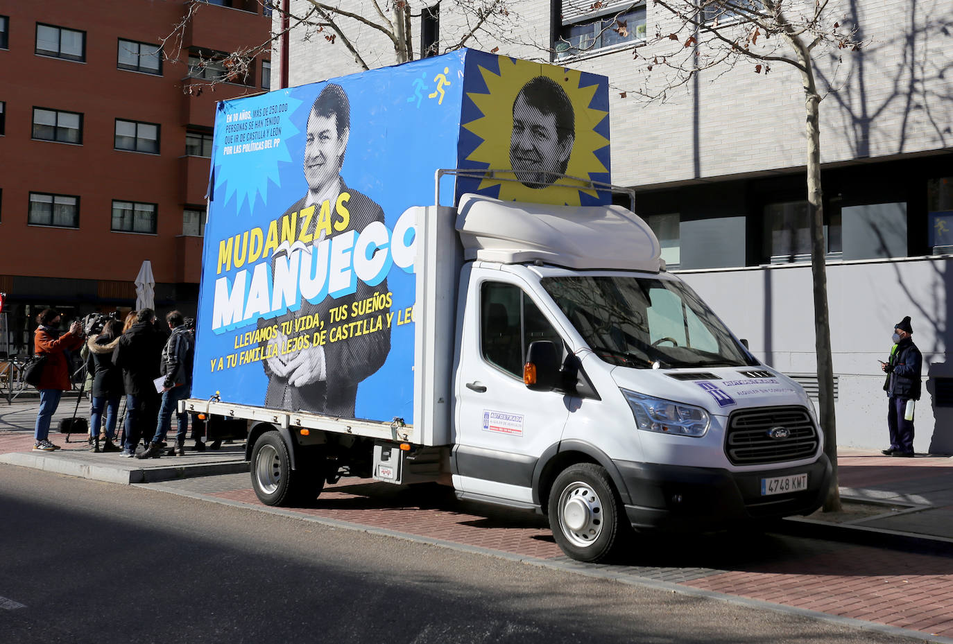 El candidato de Podemos a la Junta de Castilla y León, Pablo Fernández, presenta su campaña electoral, centrada en la despoblación. Junto a él, la secretaria de Vivienda de Podemos, Alejandra Jacinto