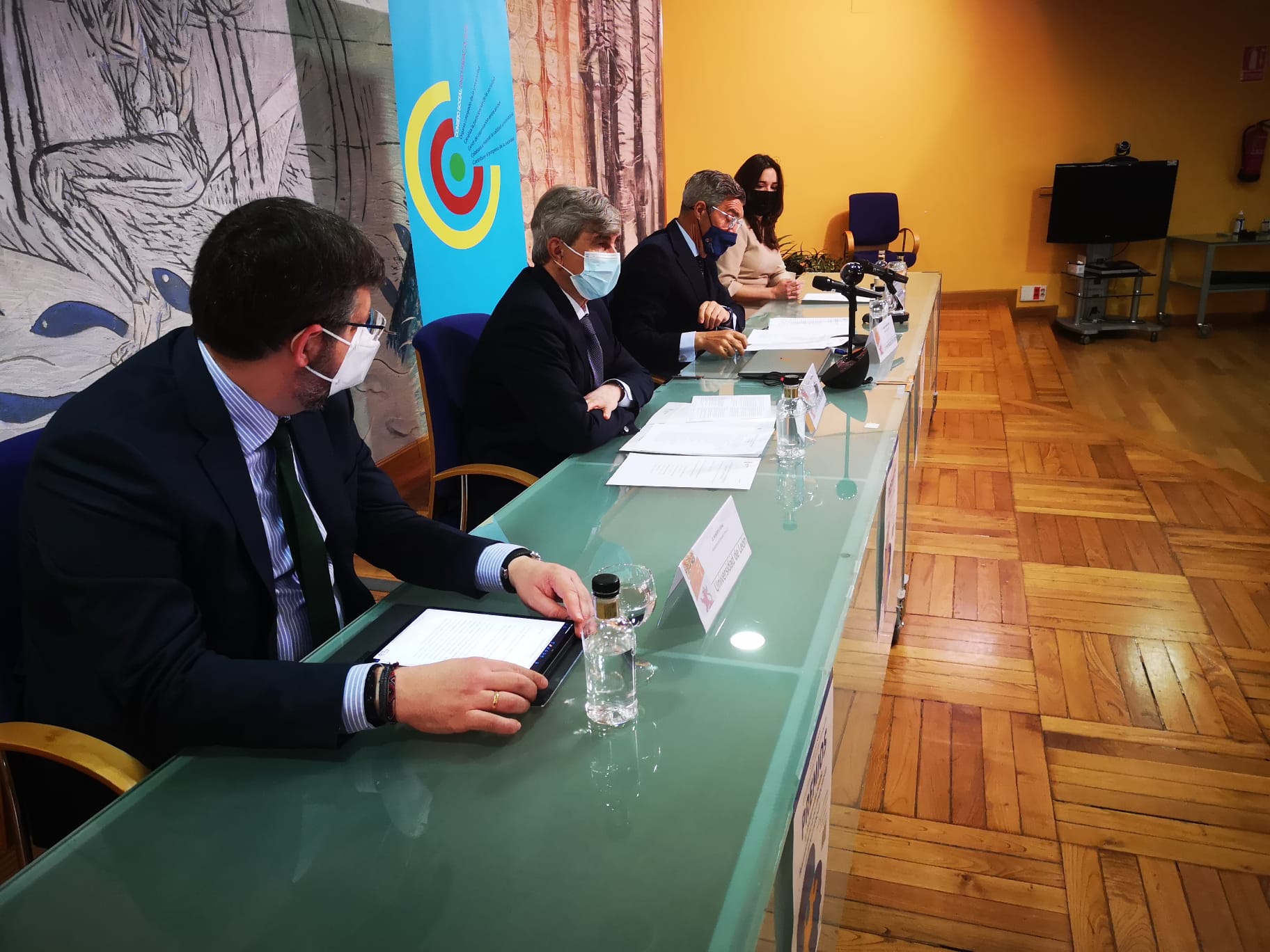 La institución universitaria convoca, junto a su Consejo Social, unos premios por valor de 4.000 euros.