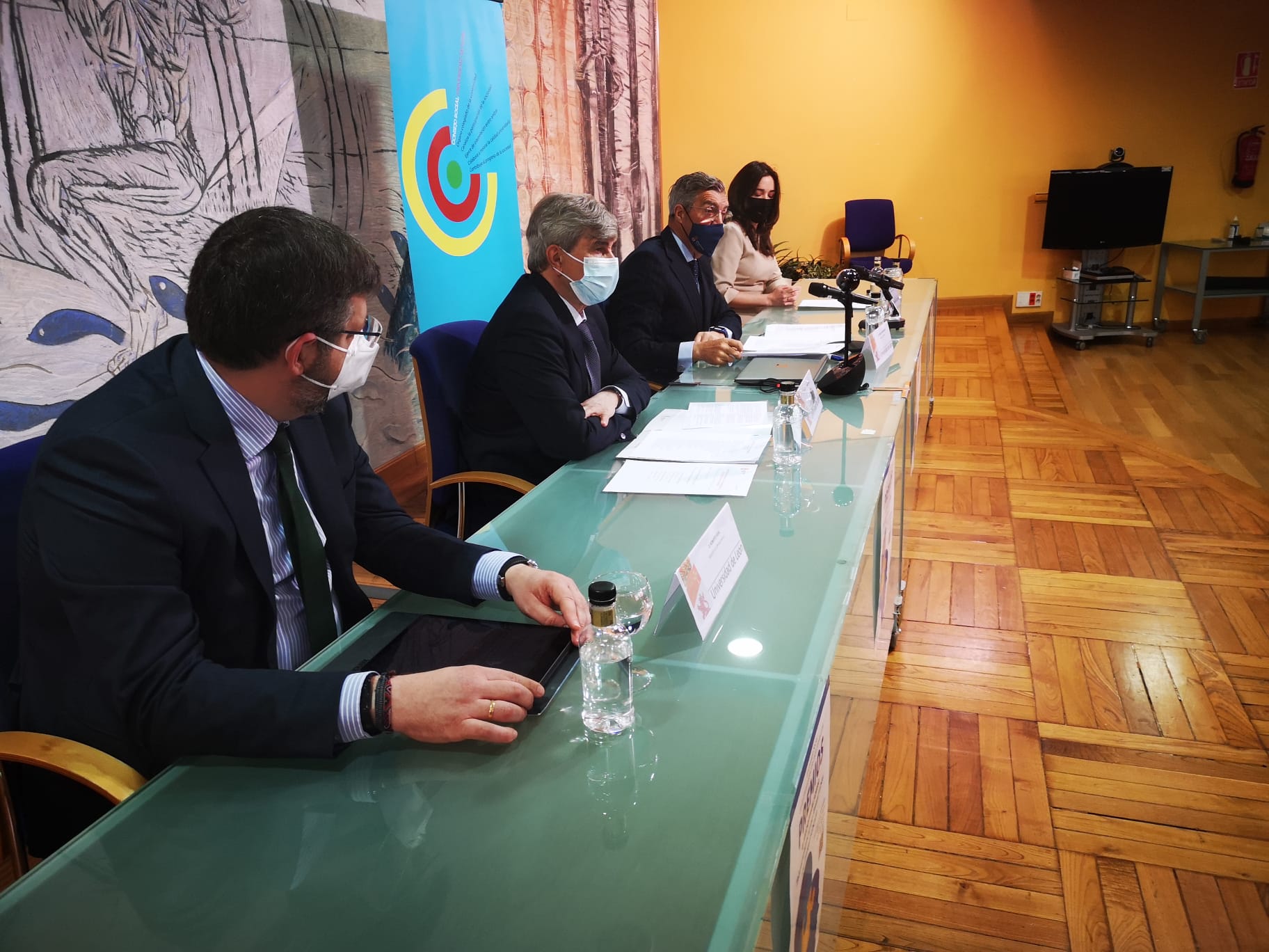 La institución universitaria convoca, junto a su Consejo Social, unos premios por valor de 4.000 euros.