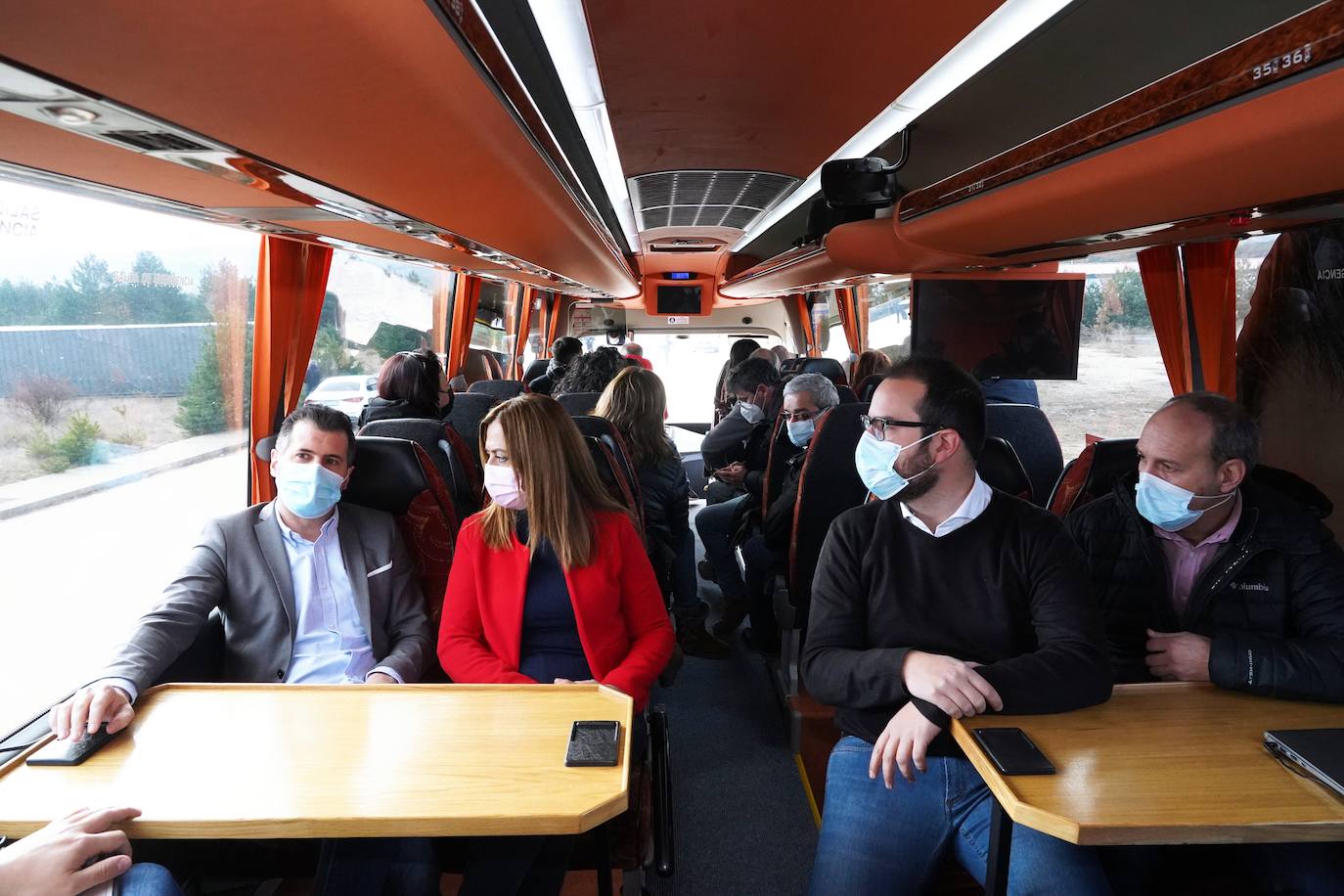 El candidato del PSOE a la Presidencia de la Junta, Luis Tudanca, visita Duruelo de la Sierra (Soria).