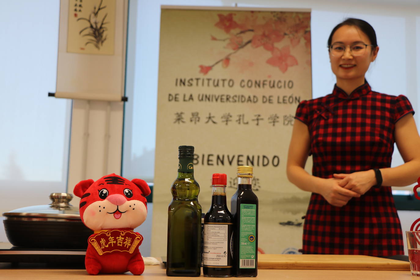 La comunidad china da la bienvenida con la 'fiesta de la primavera' al nuevo año que se extenderá hasta el 21 de enero de 2023 | El Instituto Confucio de León organiza actividades y talleres para acercar la cultura oriental a la provincia.