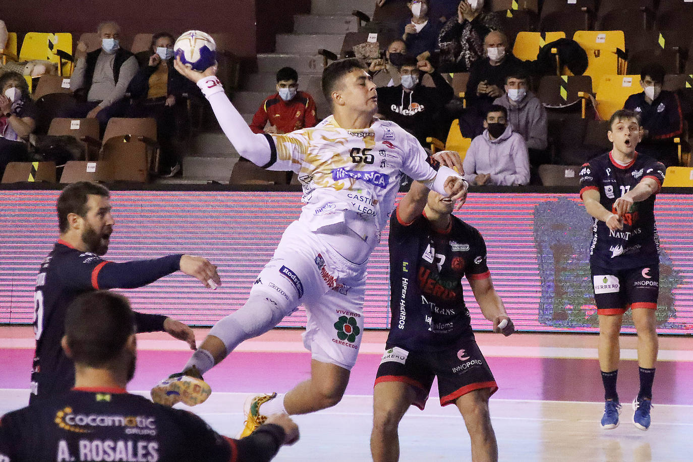 El conjunto leonés inicia el 2022 con el duelo de ida de la Copa del Rey ante Nava