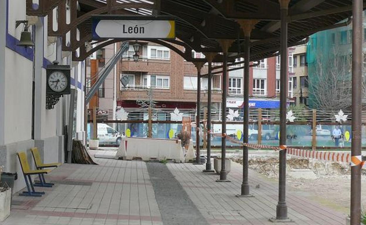 Obras ne la estación de feve de Leómn cpaital.