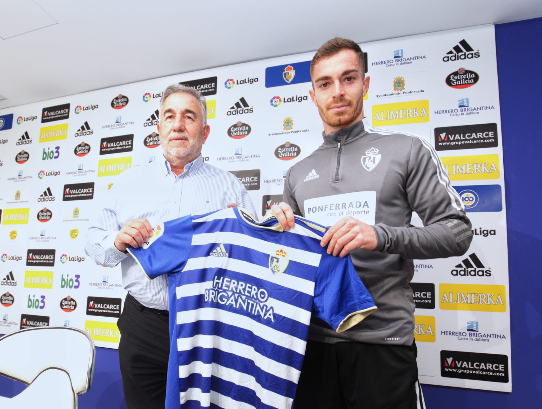 El futbolista lorquino llega a El Bierzo procedente del Alcorcón y espera poder devolver en el campo la confianza depositada en él.