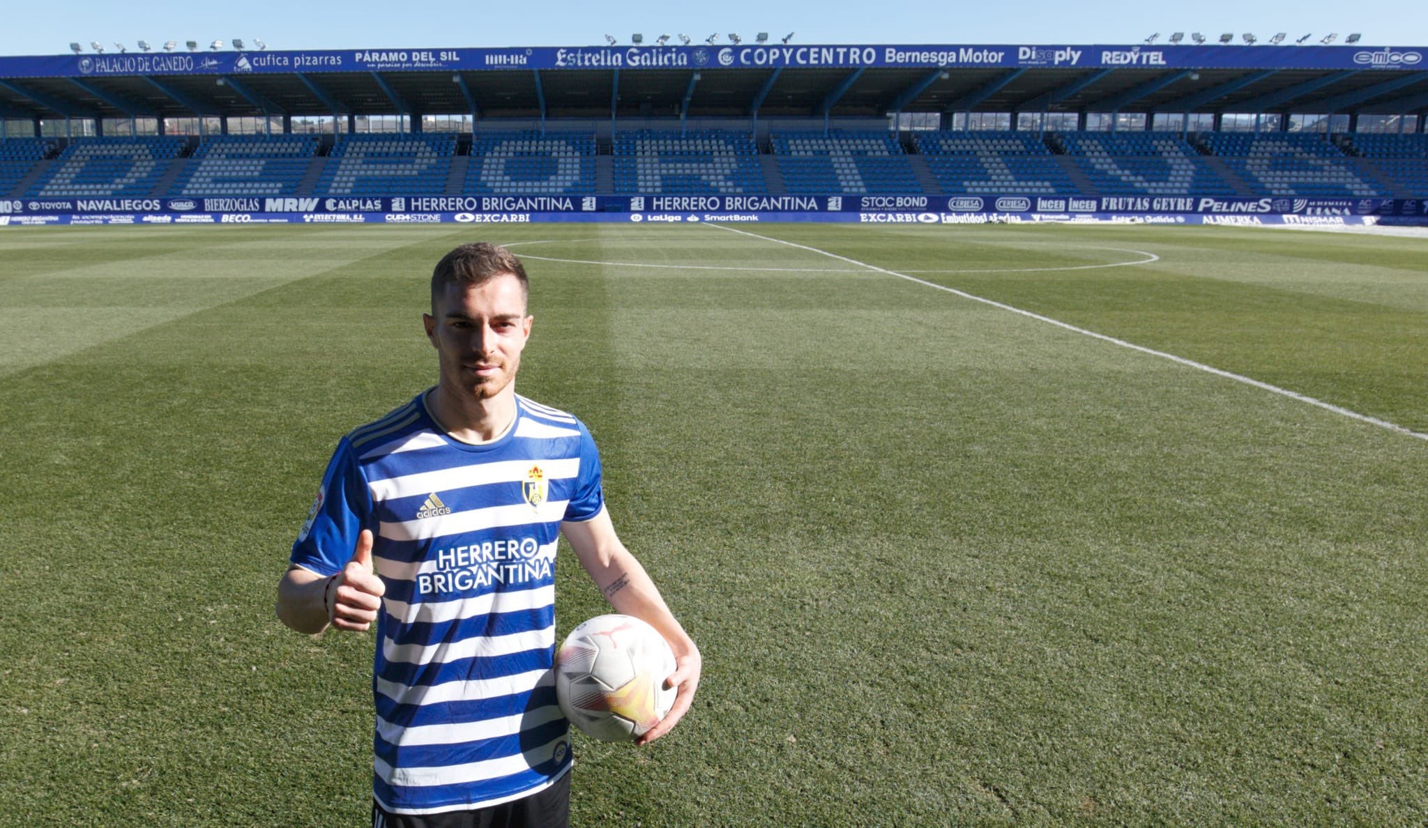 El futbolista lorquino llega a El Bierzo procedente del Alcorcón y espera poder devolver en el campo la confianza depositada en él.