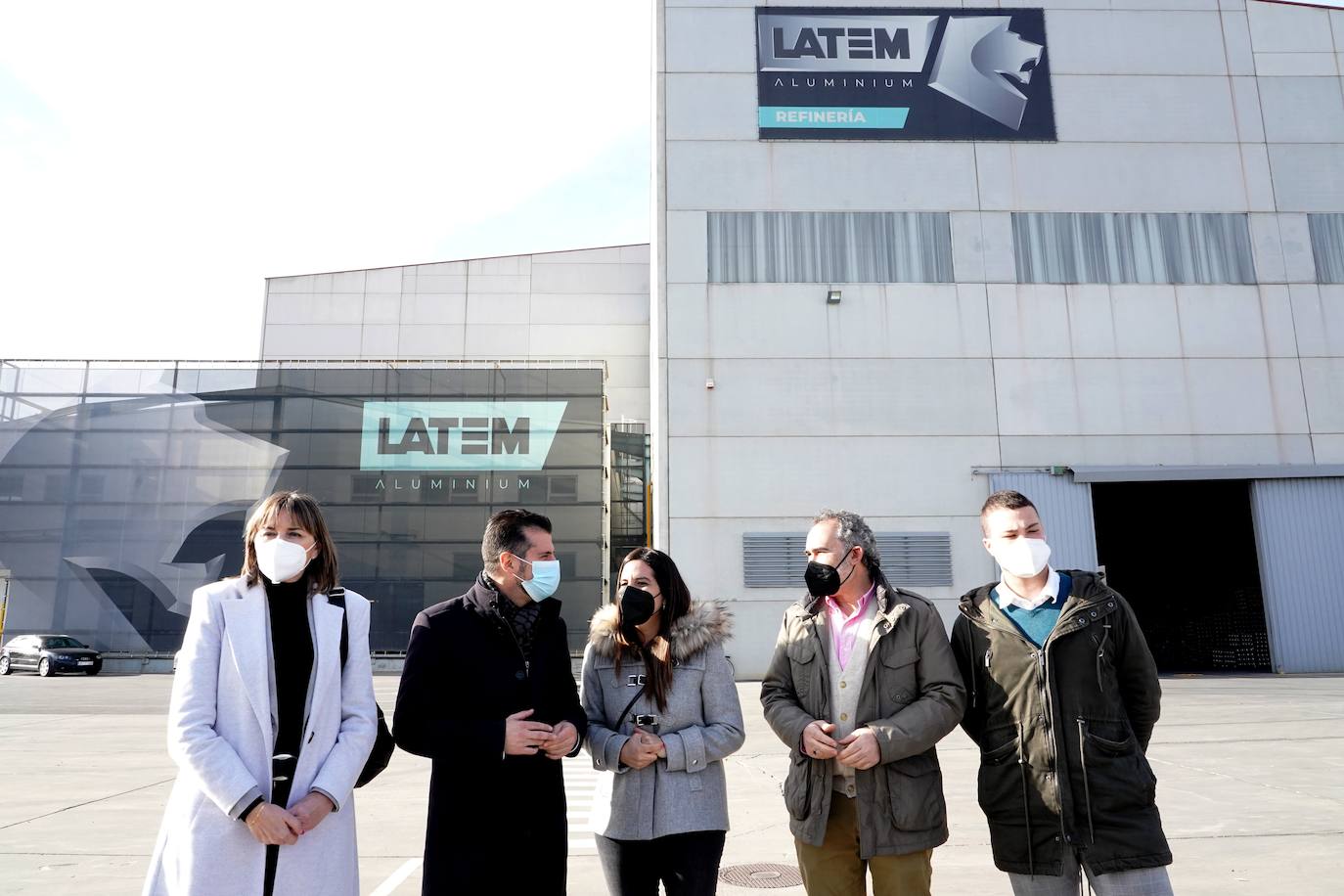 El candidato del PSOE a la Junta, Luis Tudanca, visita la empresa Latem Aluminium en Villadángos del Páramo dentro de la campaña electoral con la mirada puesta en el 13-F.