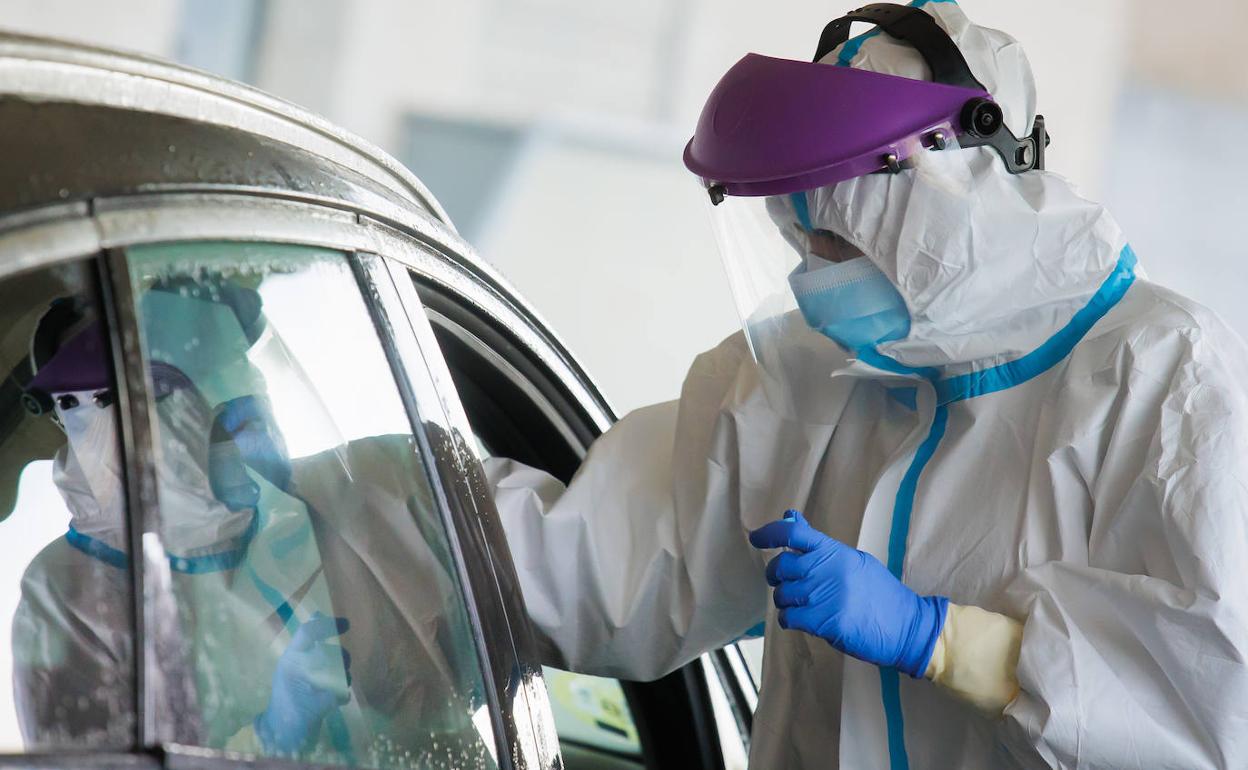 Realización de test de antígenos y PCR.