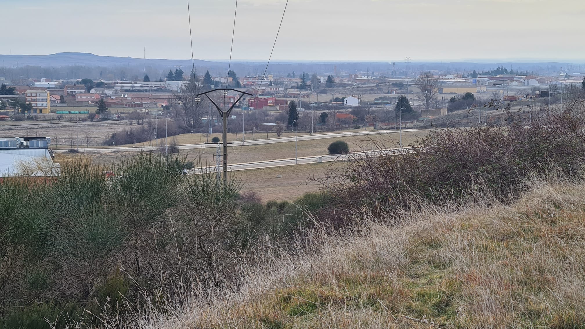 La ampliación proyectada por la Junta se centrará en el área sur de la pedanía y el parque se extenderá hasta las mismas puertas de Oteruelo | Contempla ocupar 521.421,31 metros cuadrados en una zona que hasta la fecha eran de terreno urbano y rústico | Obliga a expropiar los terrenos adquiridos por la promotora Vitra y numerosos terrenos de vecinos. 