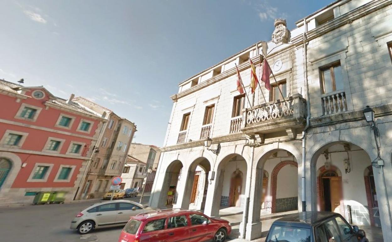 Imagen del Ayuntamiento de Cistierna donde será necesaria la celebración de un tercer pleno para poder realizar el sorteo para mesas electorales el 13-F. 