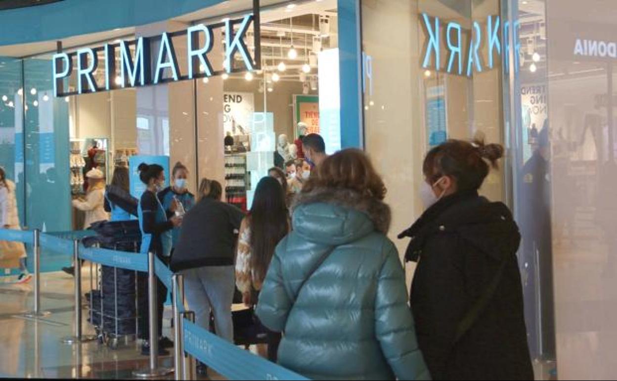 UGT denuncia «coacciones» de Primark para evitar una «libre representación legal» de su plantilla en León