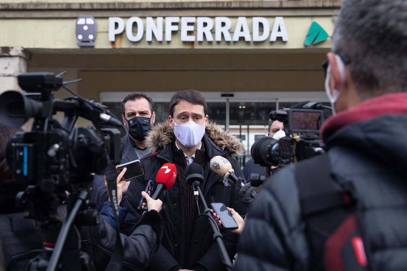 La coordinadora autonómica de Cs visita El Bierzo con el candidato Javier Panizo y otros cargos de la formación.