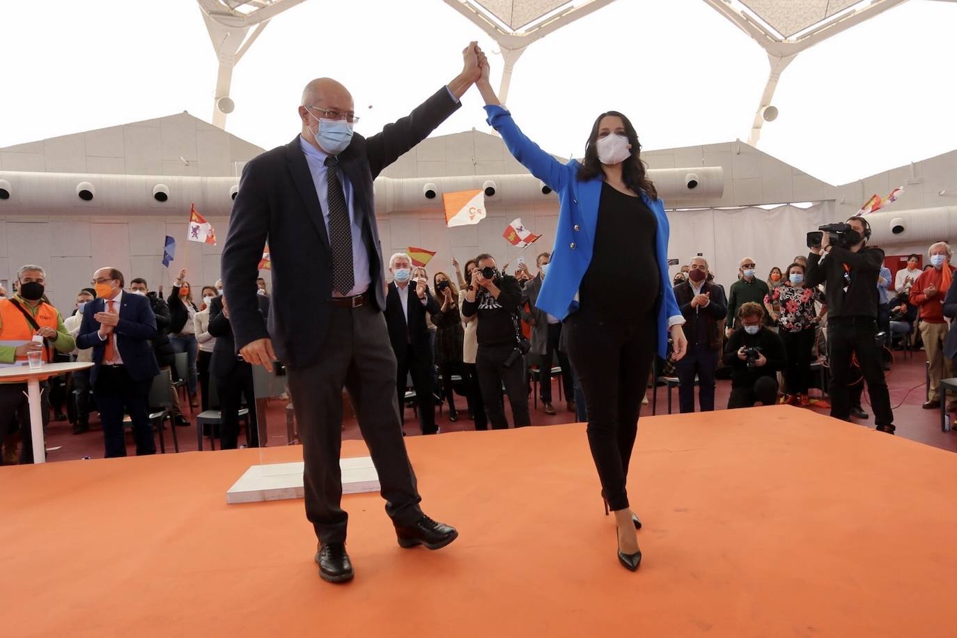 La presidenta de Ciudadanos, Inés Arrimadas, participa en el acto central de campaña de Ciudadanos Castilla y León junto al candidato a la Presidencia de la Junta de Castilla y León, Francisco Igea, y la candidata por Valladolid, Verónica Casado.