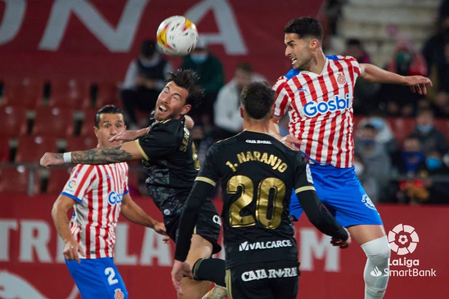 Los bercianos se enfrentan al Girona en un duelo directo por el playoff