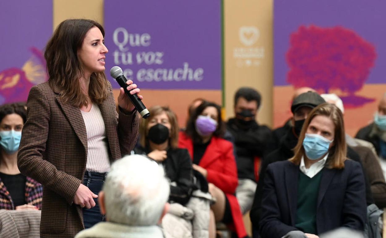 «Han reventado los servicios públicos. Les han negado el futuro a los jóvenes. Hay que echarles de la Junta» afirma Irene Montero