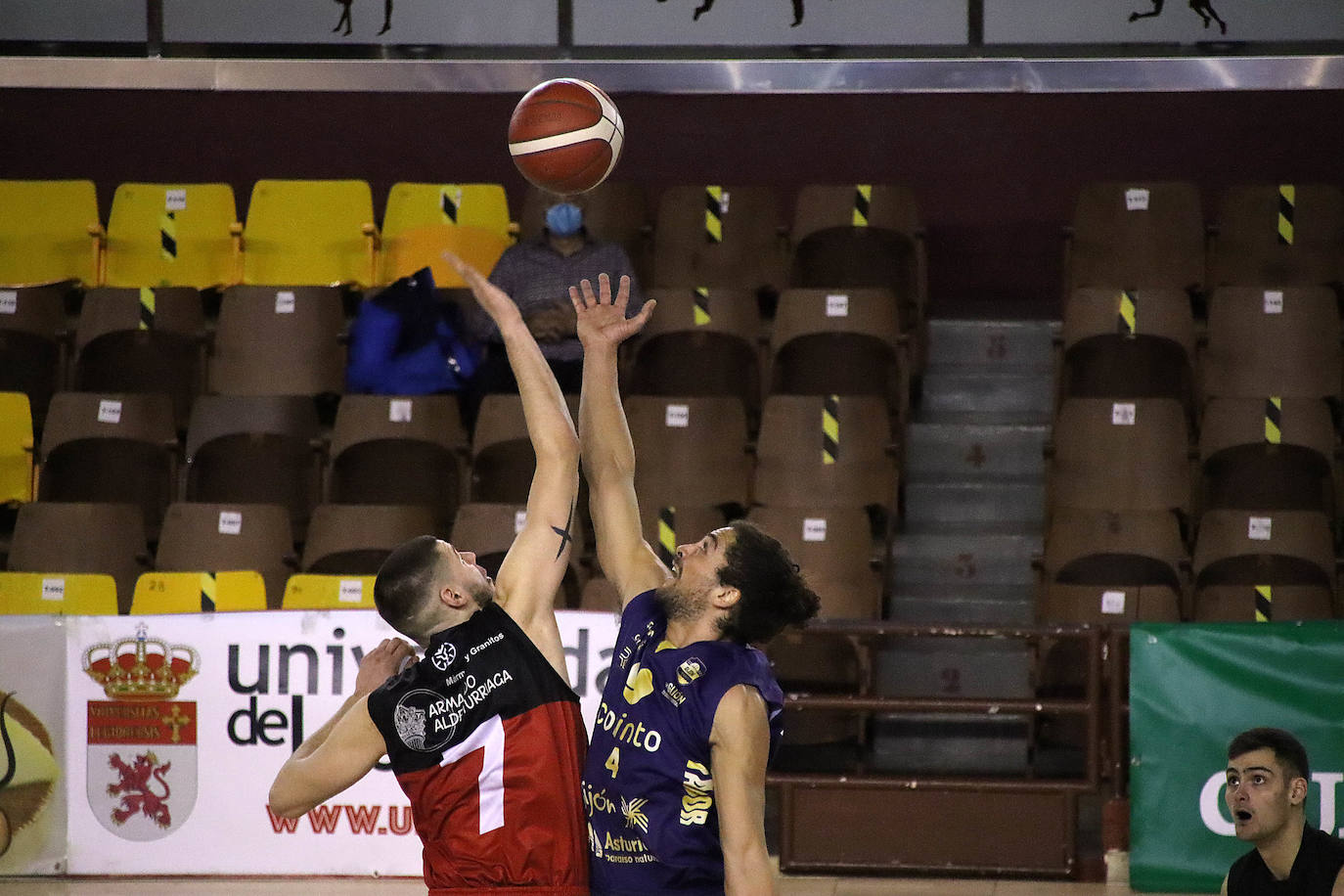 El conjunto leonés supera a Corinto Gijón Basket tras el varapalo del derbi local