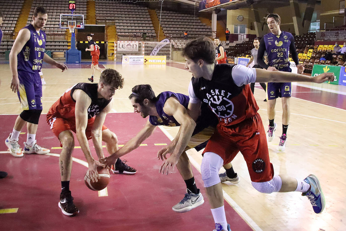 El conjunto leonés supera a Corinto Gijón Basket tras el varapalo del derbi local