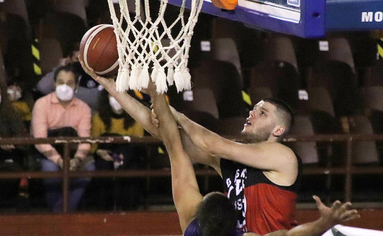 Basket León se resarce de la derrota en el derbi