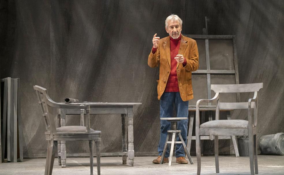 José Sacristán conquistó el Auditorio de León con la obra de Delibes 'Señora de rojo sobre fondo gris'