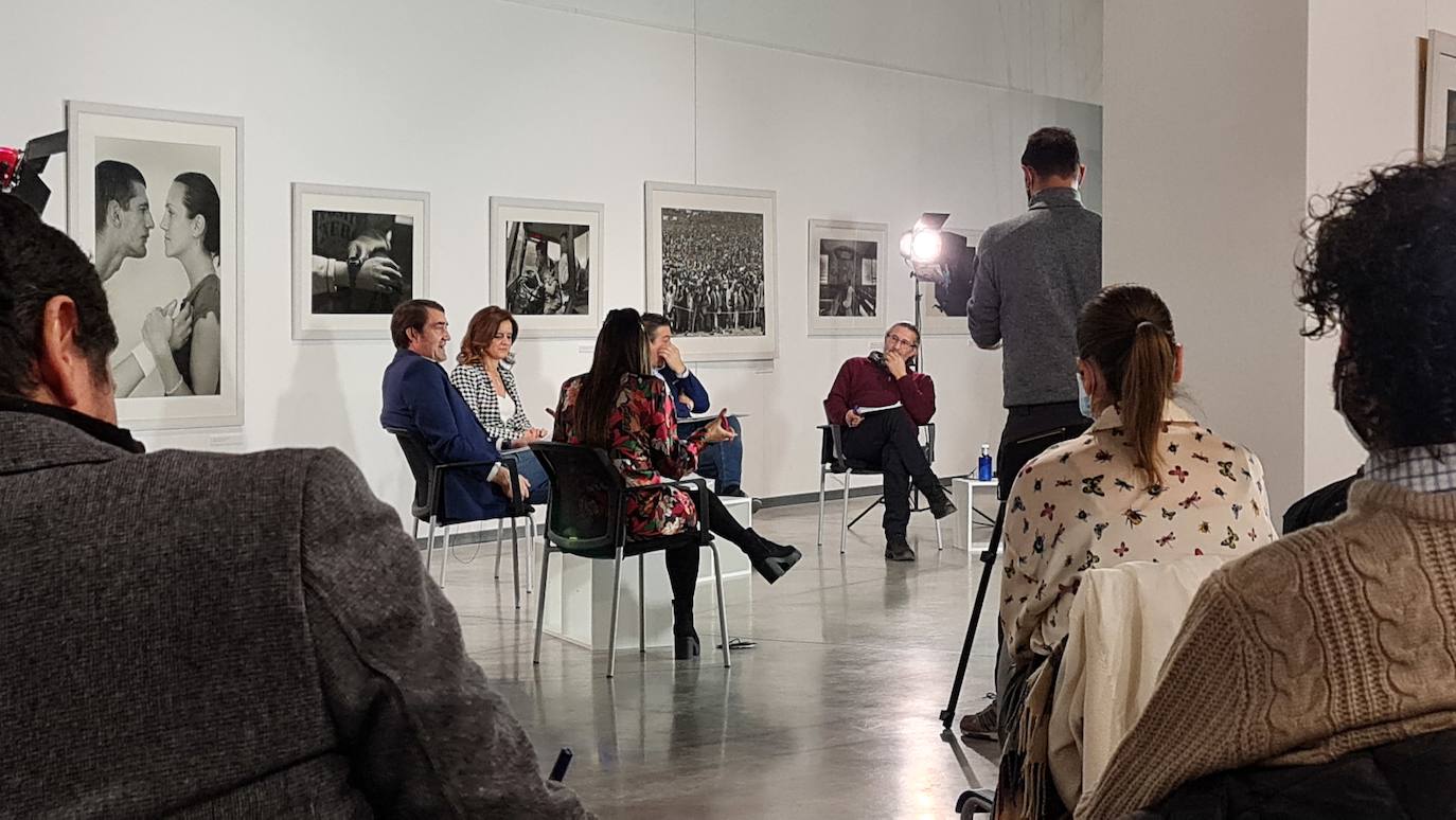 Los candidatos a las Cortes de Castilla y León por la provincia leonesa posan antes del inicio del debate de leonoticias. 