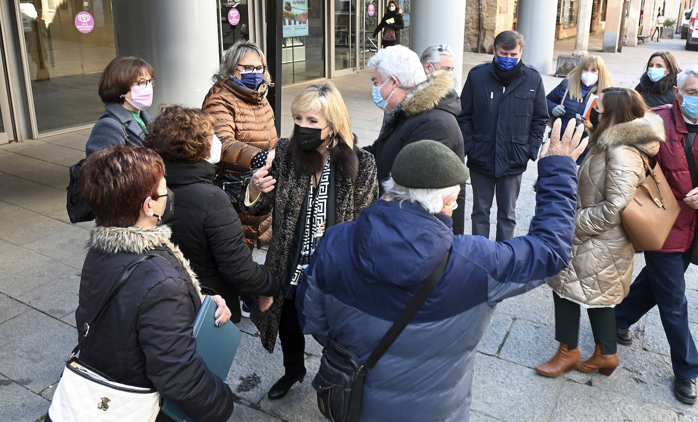 La exconsejera de Sanidad visita Aranda de Duero para hablar sobre el futuro sanitario de la Ribera.