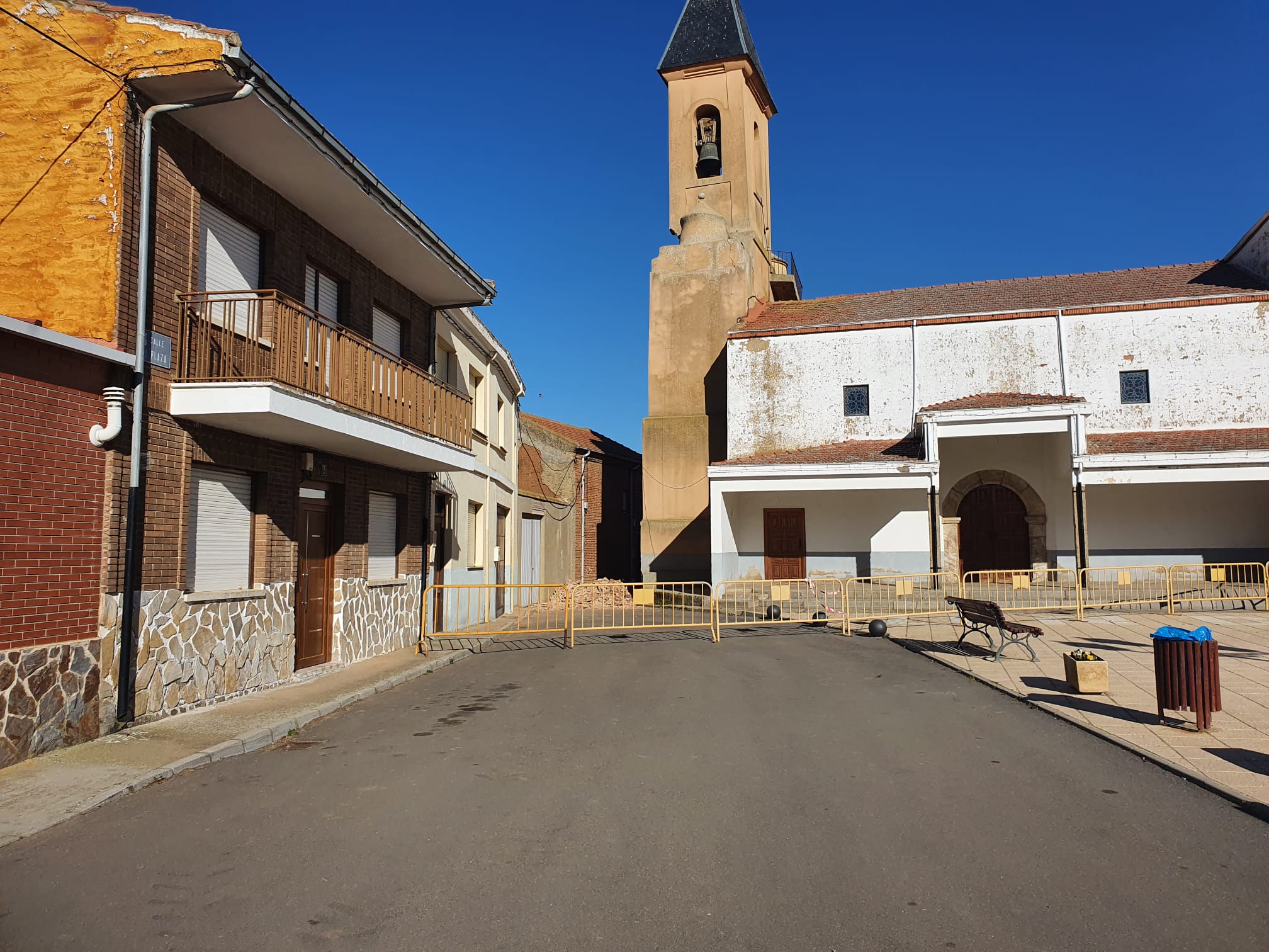 Estado actual de la torre de la Iglesia de Úrdiales de Páramo.