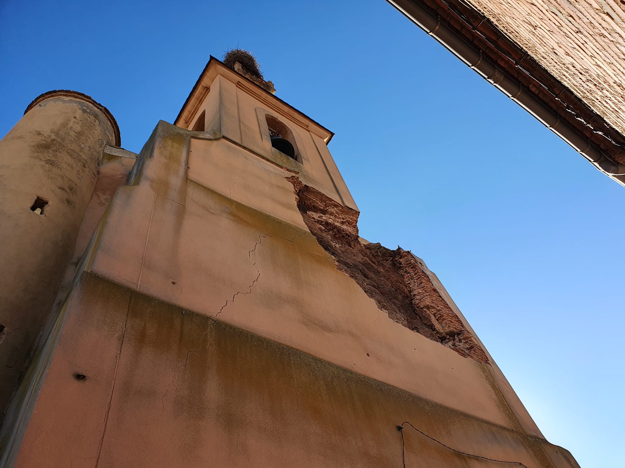 Estado actual de la torre de la Iglesia de Úrdiales de Páramo.