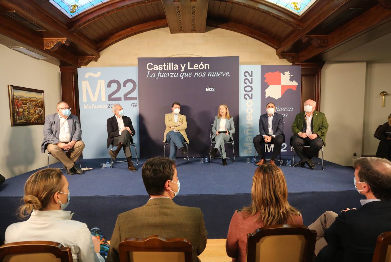 El candidato del PP de Castilla y León a las elecciones autonómicas, Alfonso Fernández Mañueco, participa junto a Ana Pastor en una mesa sobre modelo sanitario en Aranda de Duero