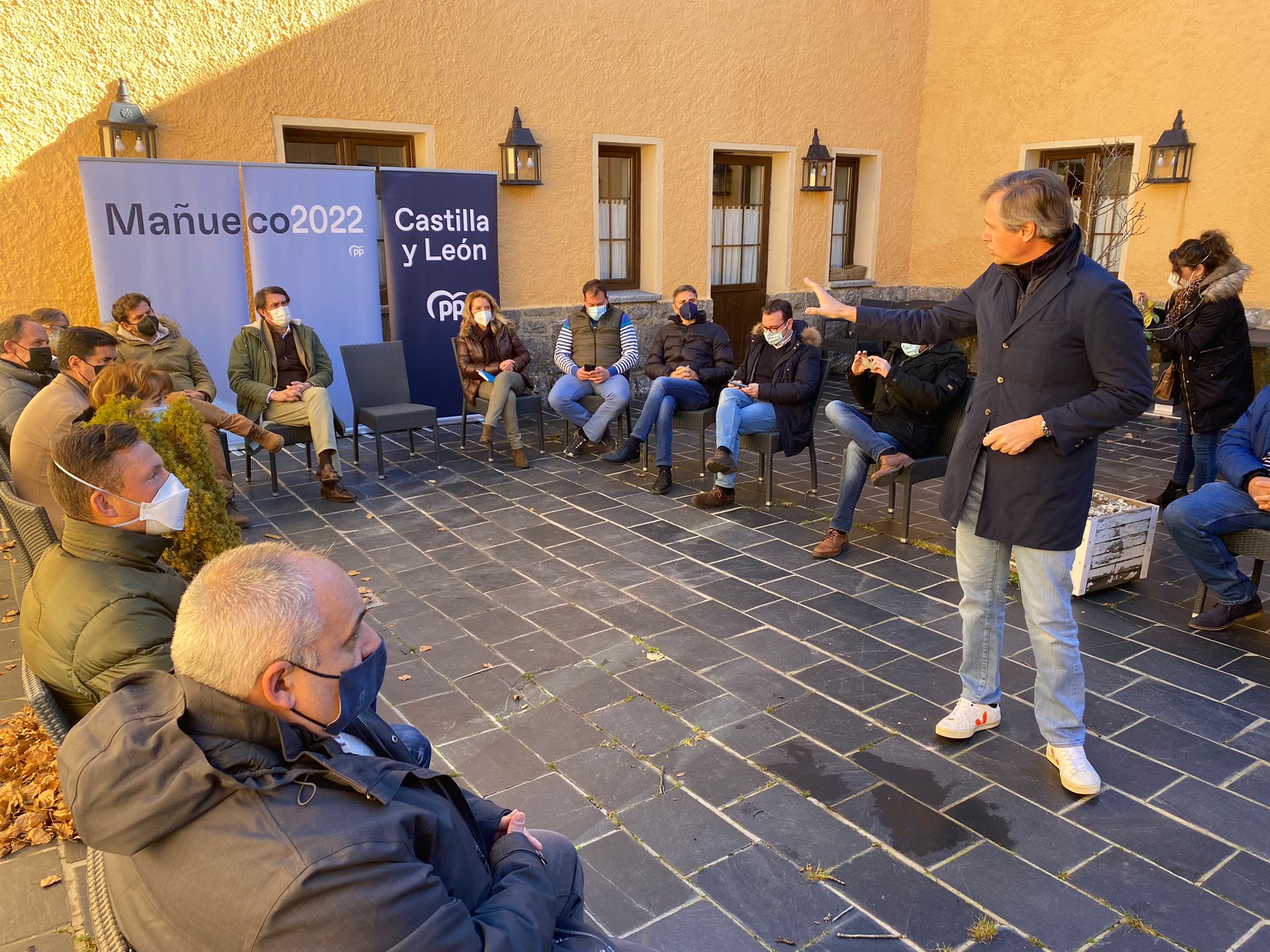 Juan Carlos Suárez-Quiñones, Teresa Mallada y Antonio G. Terol se han convertido este martes en los protagonistas de la campaña del PP. En la localidad de Lugueros han defendido las políticas populares. 