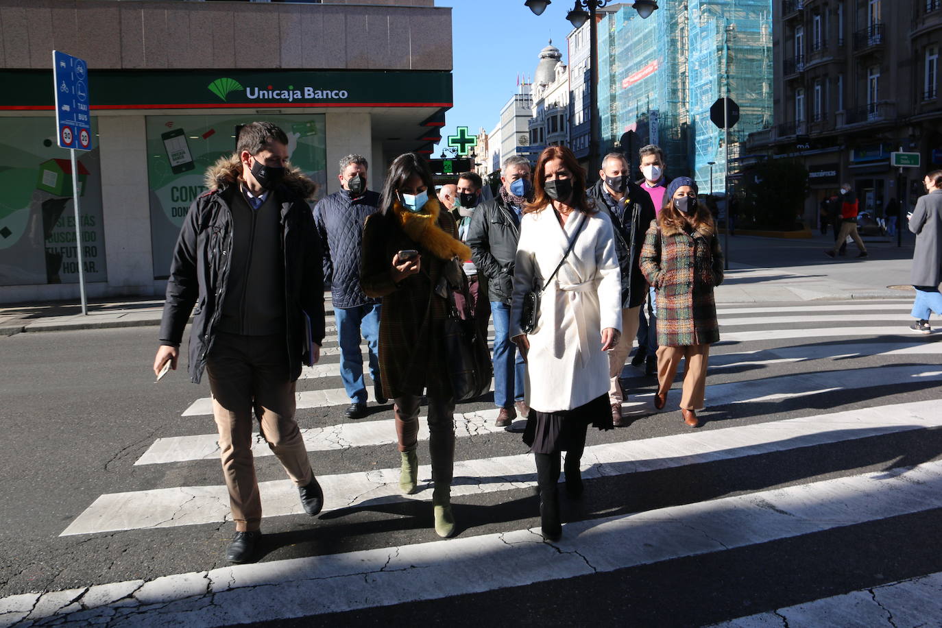 La vicealcaldesa de Madrid recorre las calles de la capital y visita la sede del CEL junto a los cargos de Ciudadanos.