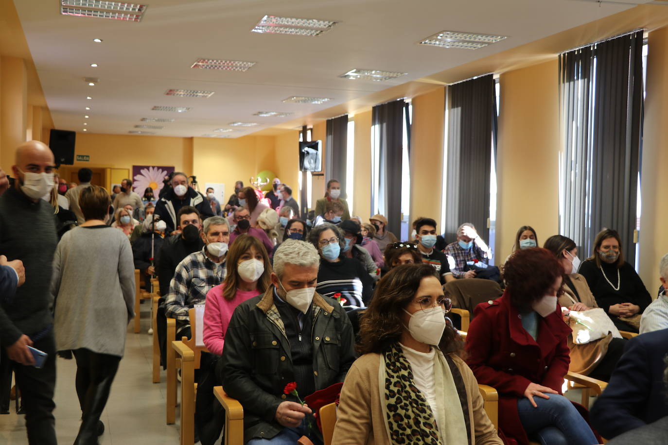 Javier Alfonso Cendón y Camino Cabañas acompañan al ministro Escrivá en su visita al Centro de Mayores de Trobajo del Camino