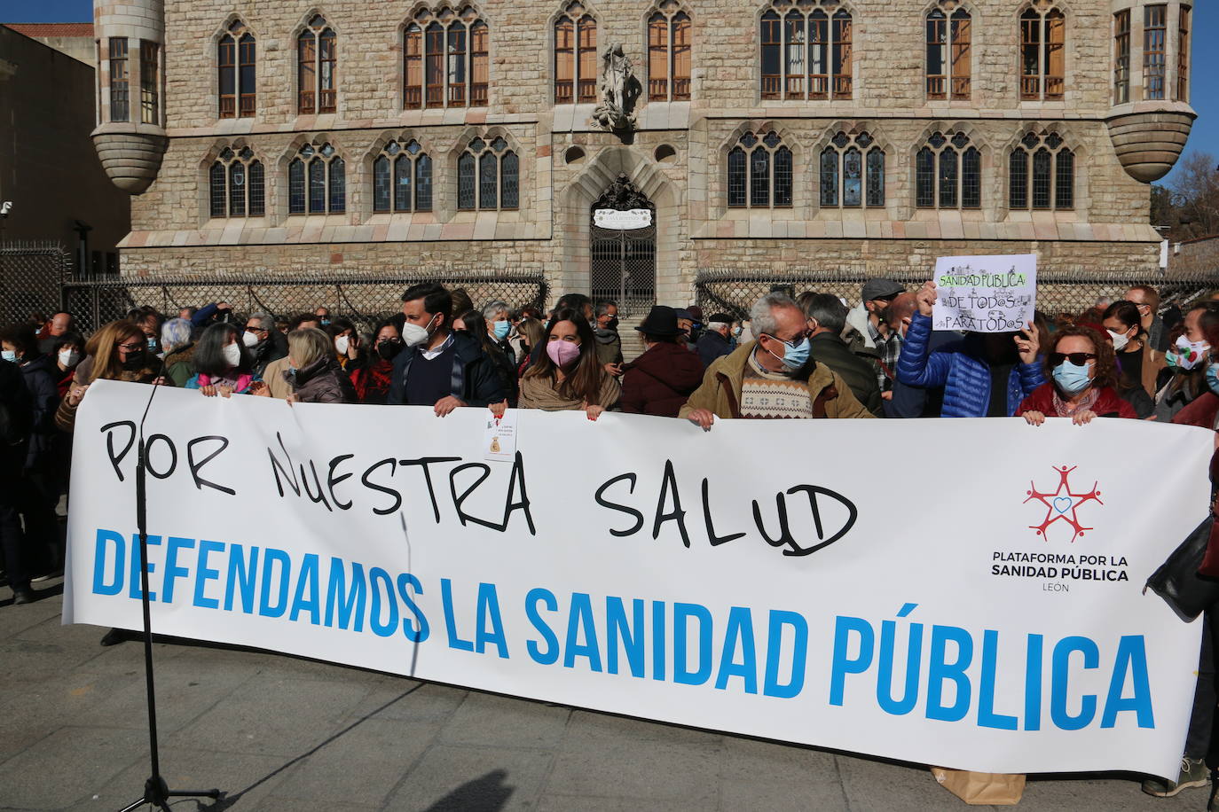 La Plataforma en Defensa de la Sanidad Pública de León realiza una concentración en Botines.