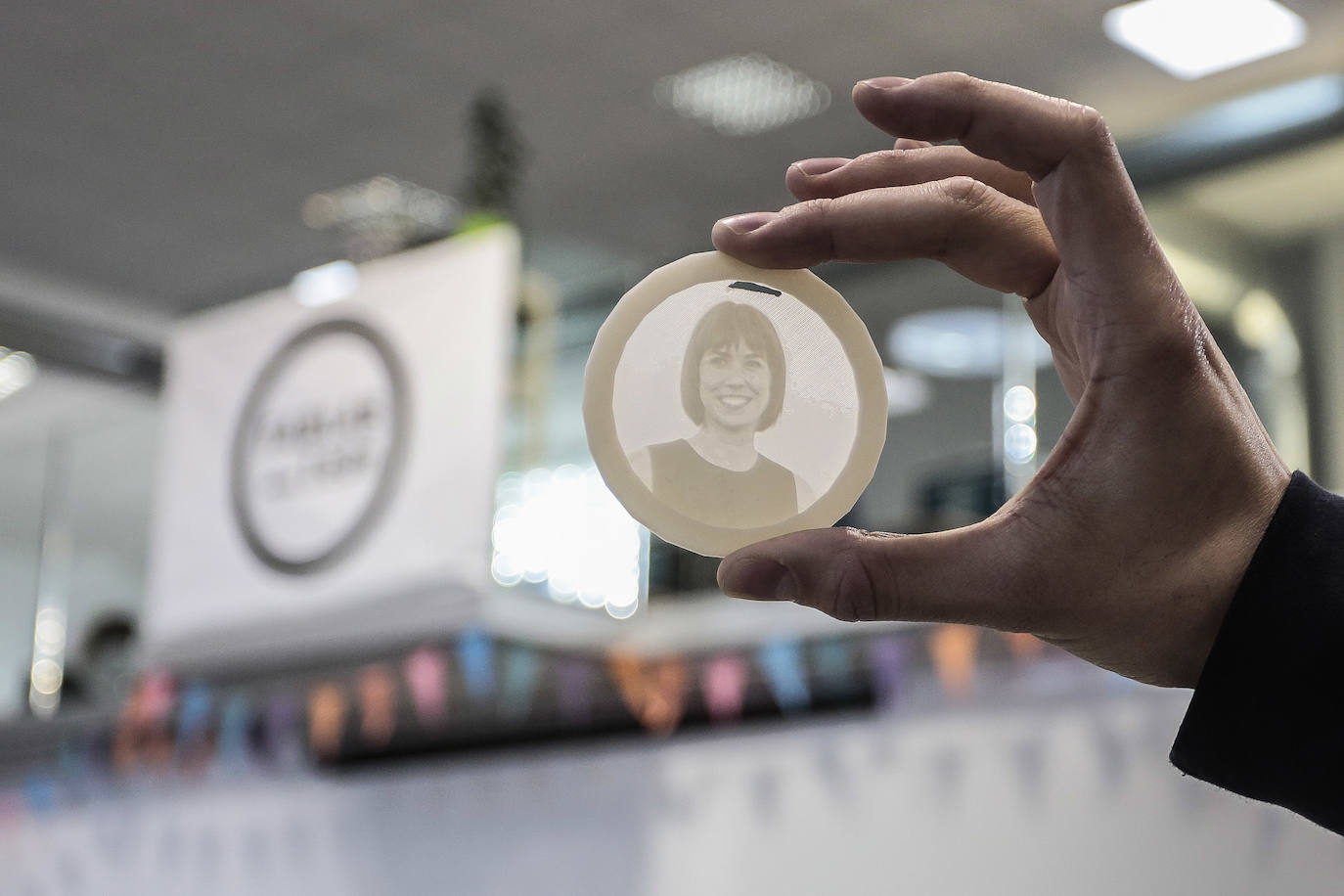 La ministra de Ciencia e Innovación acude a la capital en pleno final de campaña electoral.