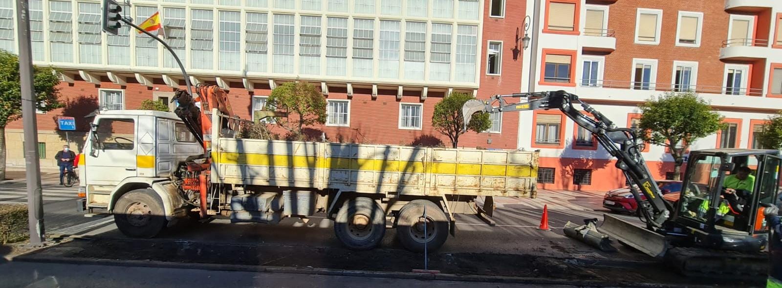 Las obras para retirar los setos de la avenida Conde Sagasta avanzan con rapidez y estarán terminadas en los próximos días.