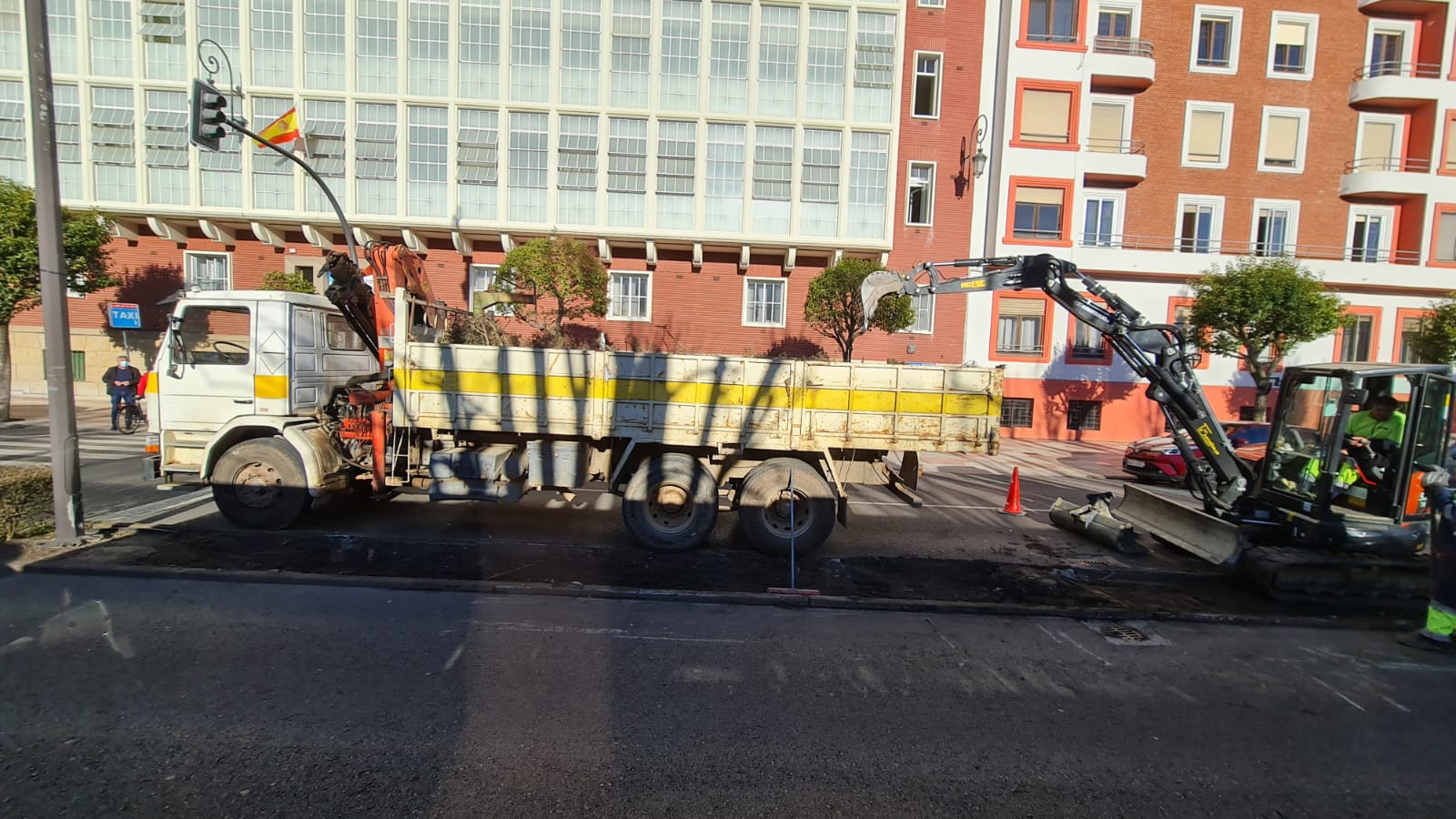 Las obras para retirar los setos de la avenida Conde Sagasta avanzan con rapidez y estarán terminadas en los próximos días.