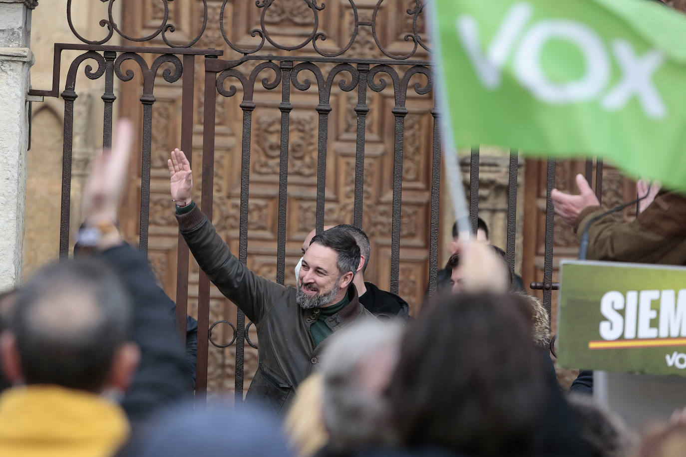 El candidato de Vox a las elecciones autonómicas ha realizado un mitín en la Plaza de Regla.