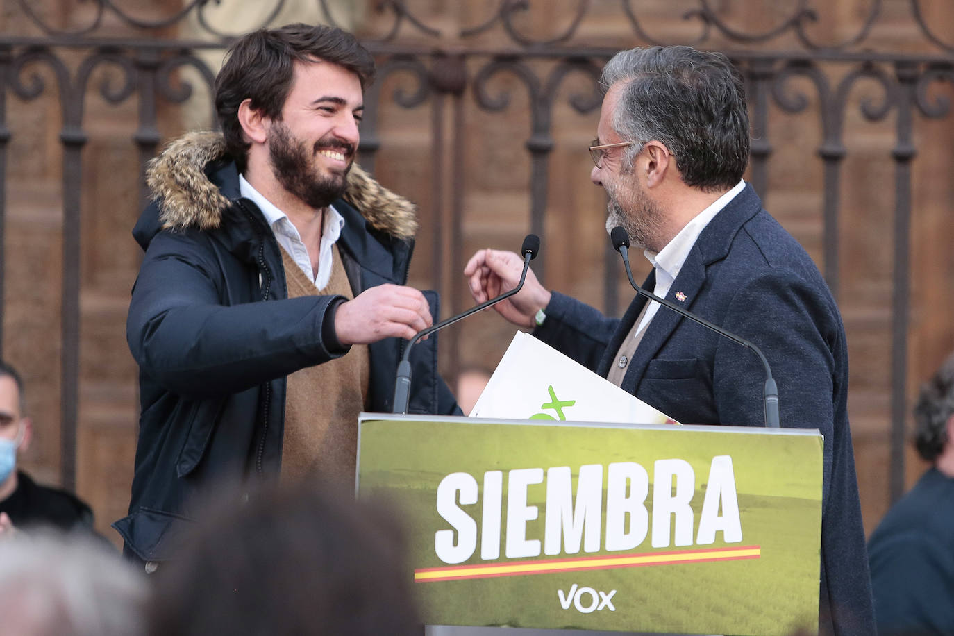 El candidato de Vox a las elecciones autonómicas ha realizado un mitín en la Plaza de Regla.