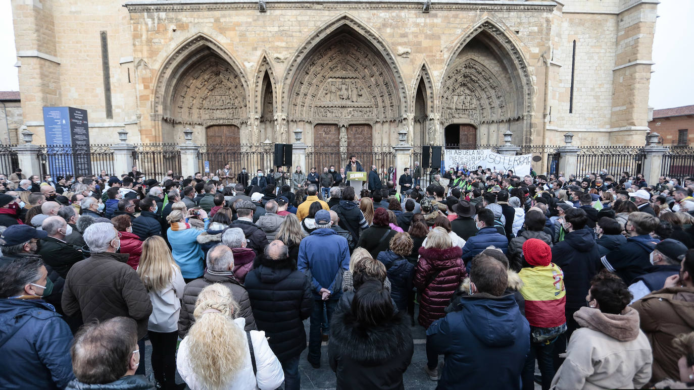 El candidato de Vox a las elecciones autonómicas ha realizado un mitín en la Plaza de Regla.