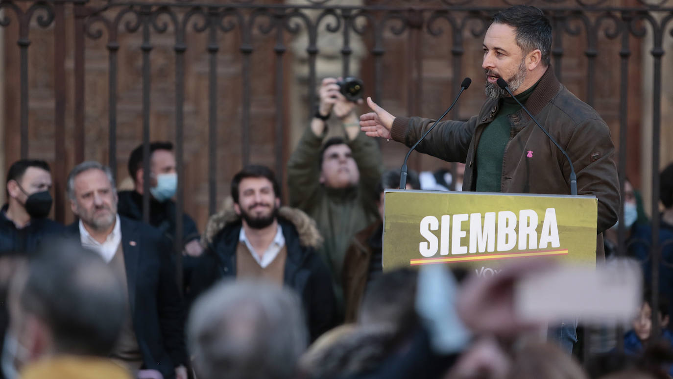 El candidato de Vox a las elecciones autonómicas ha realizado un mitín en la Plaza de Regla.