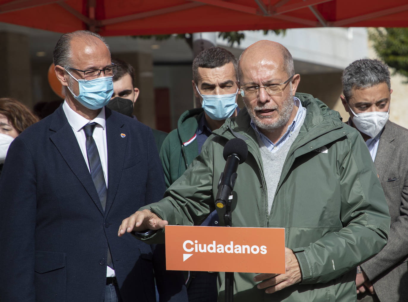 El candidato de Ciudadanos a la Presidencia de la Junta de Castilla y León, Francisco Igea, visita Salamanca junto a el cabeza de lista por la provincia de Salamanca, Luis Fuentes.