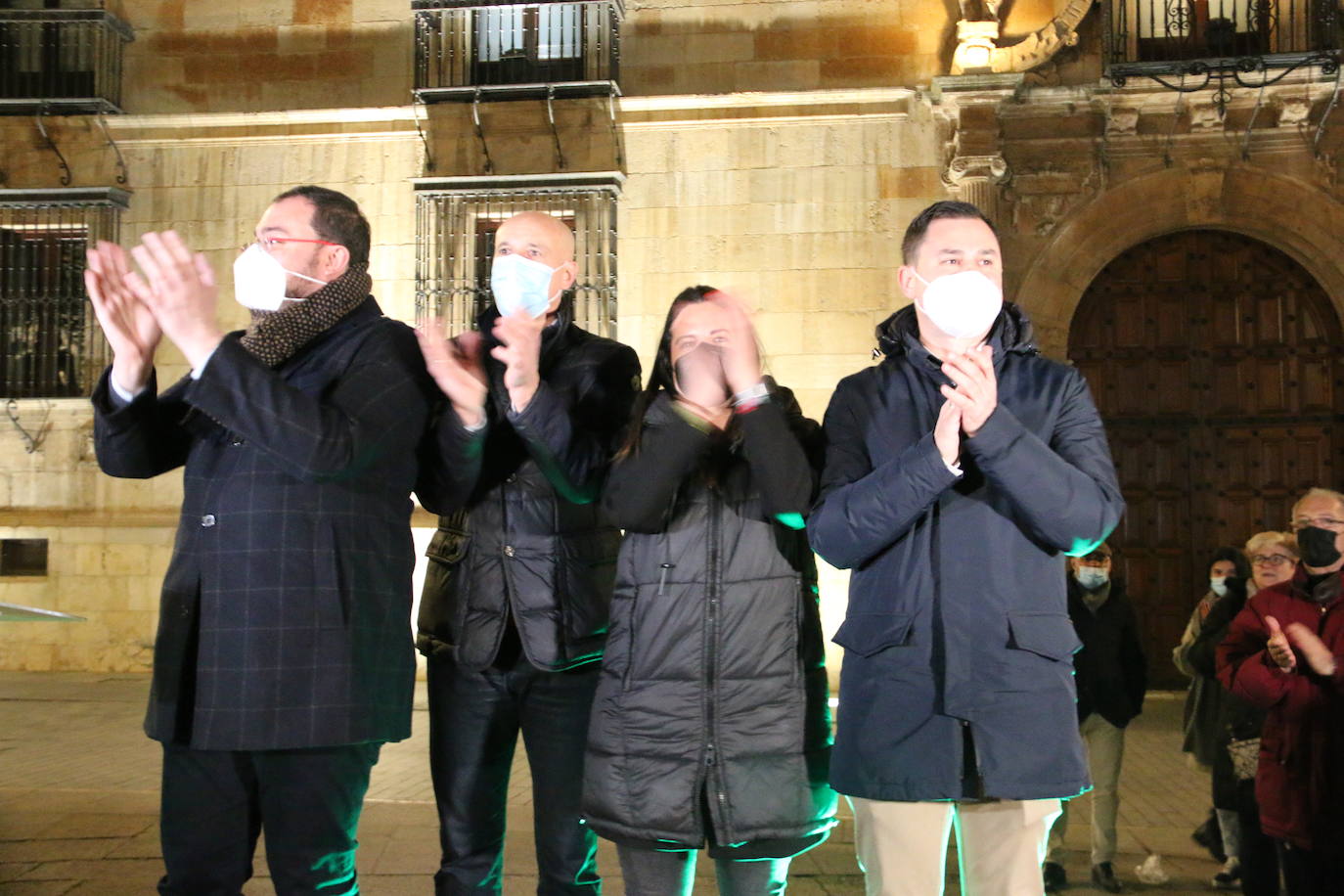 Nuria Rubio despide la campaña hacia el 13 de febrero frente a Botines arropada por Cendón, Bardón y Diez y pide el voto para acabar con «los 35 años de retroceso, corrupción y pérdida de oportunidades».