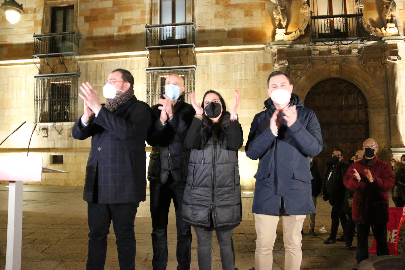 Nuria Rubio despide la campaña hacia el 13 de febrero frente a Botines arropada por Cendón, Bardón y Diez y pide el voto para acabar con «los 35 años de retroceso, corrupción y pérdida de oportunidades».