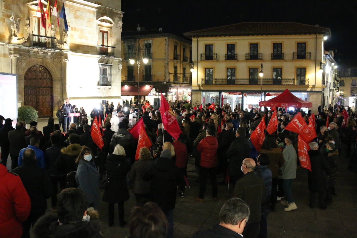 Nuria Rubio despide la campaña hacia el 13 de febrero frente a Botines arropada por Cendón, Bardón y Diez y pide el voto para acabar con «los 35 años de retroceso, corrupción y pérdida de oportunidades».