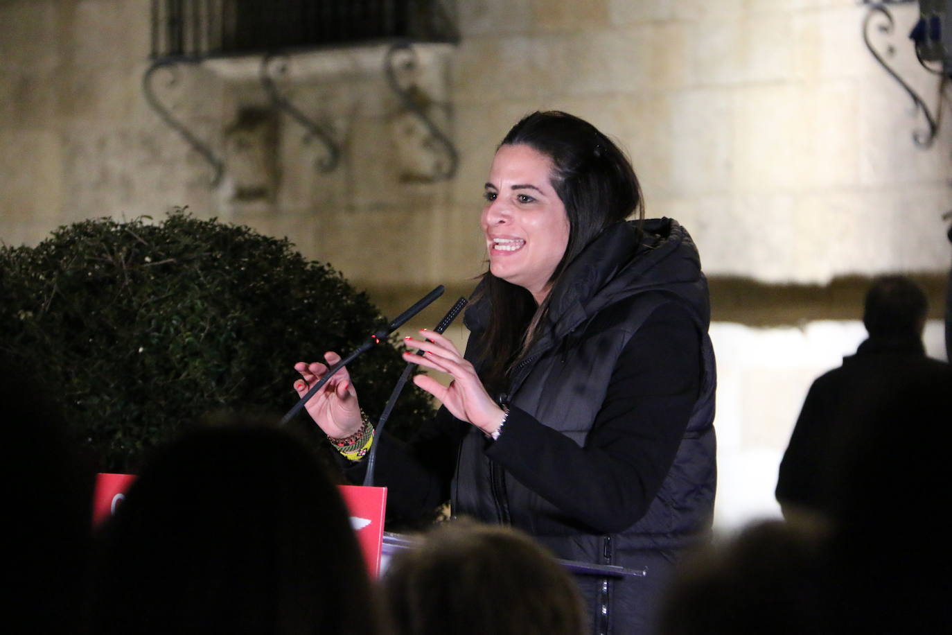 Nuria Rubio despide la campaña hacia el 13 de febrero frente a Botines arropada por Cendón, Bardón y Diez y pide el voto para acabar con «los 35 años de retroceso, corrupción y pérdida de oportunidades».