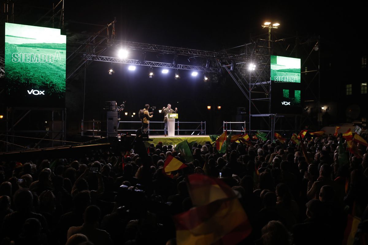 Vox cierra la campaña electoral en un multitudinario mitin en Valladolid.