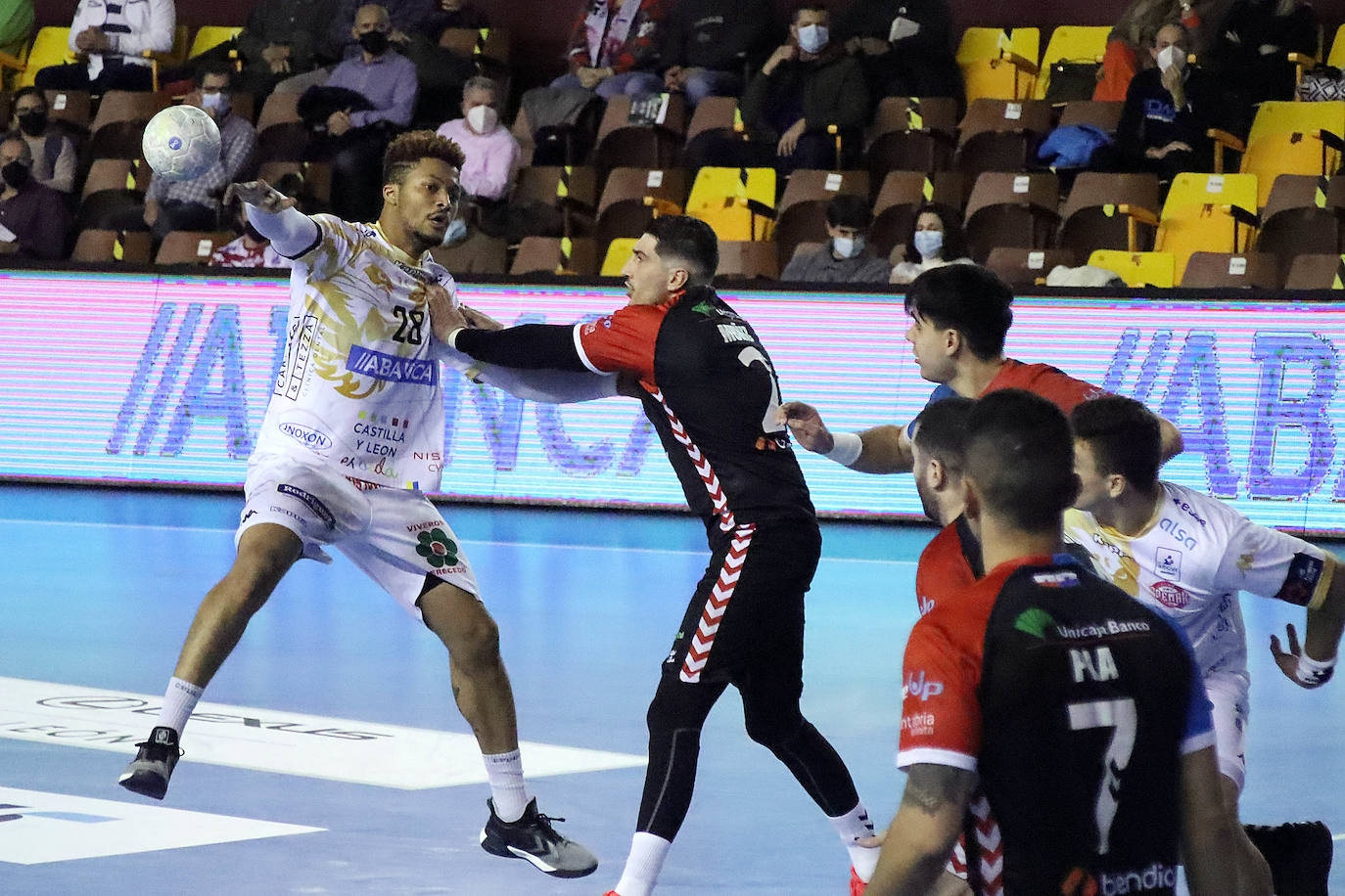 Unicaja Sinfín se lleva los dos puntos del Palacio de los Deportes.