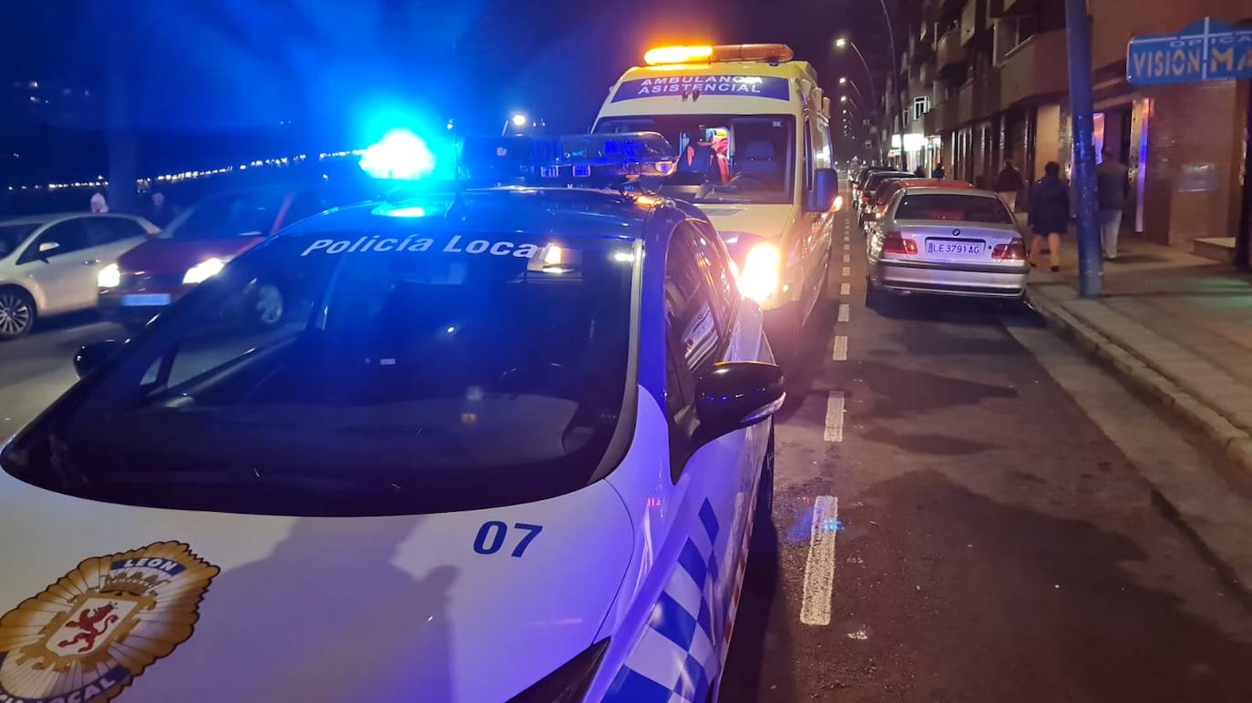 El fuego en una vivienda en el Paseo de Salamanca obligaba a intervenir a los bomberos de León. 