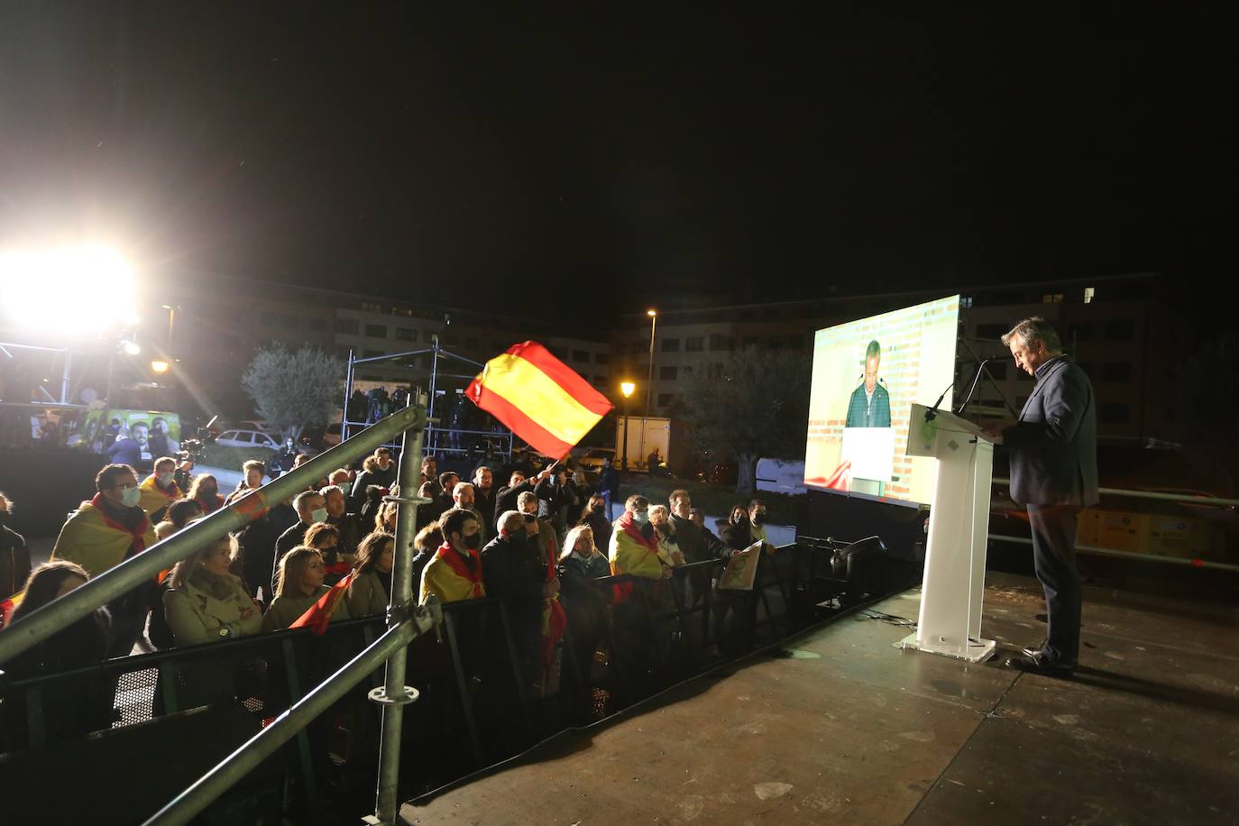 El cabeza de lista de Vox a las Cortes de Castilla y León por Valladolid, Juan García Gallardo, y el presidente de Vox, Santiago Abascal, ya conocerse el resultado de las elecciones a las Cortes de Castilla y León. 