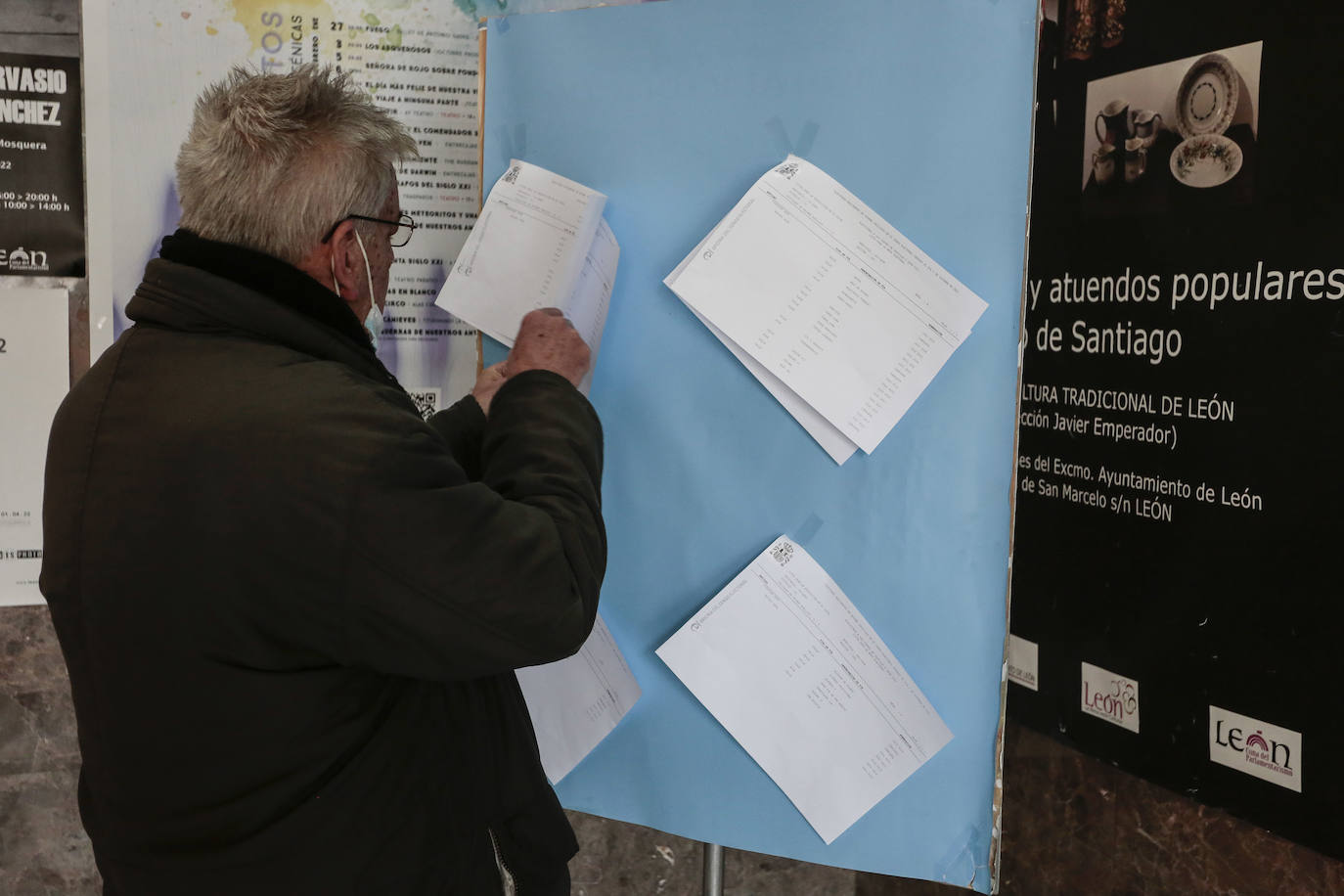 Miles de leoneses y ponferradinos ejercen su derecho a voto.